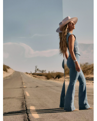 Wrangler - Lainey Wilson Novelty Pull On Flare
