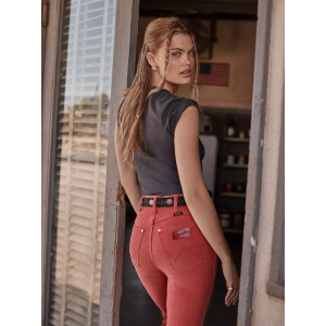Wrangler - Lainey Wilson Flare Jeans Red
