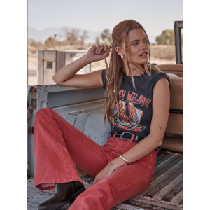 Wrangler - Lainey Wilson Flare Jeans Red