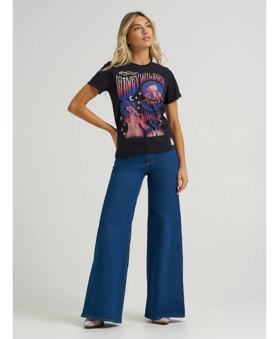 Wrangler - Lainey Wilson Lainey Wilson Regular Tee - Black - Shooting For The Moon Wrangler - Lainey Wilson Lainey Wilson Regular Tee - Black - Shooting For The Moon