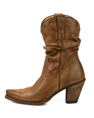 Mayura 1952 Totem Fashion