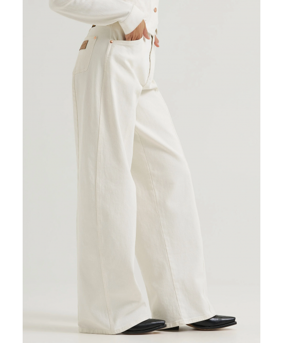 Wrangler - Lainey Wilson Tour Barrel High Rise Denim Jeans - Pearl White